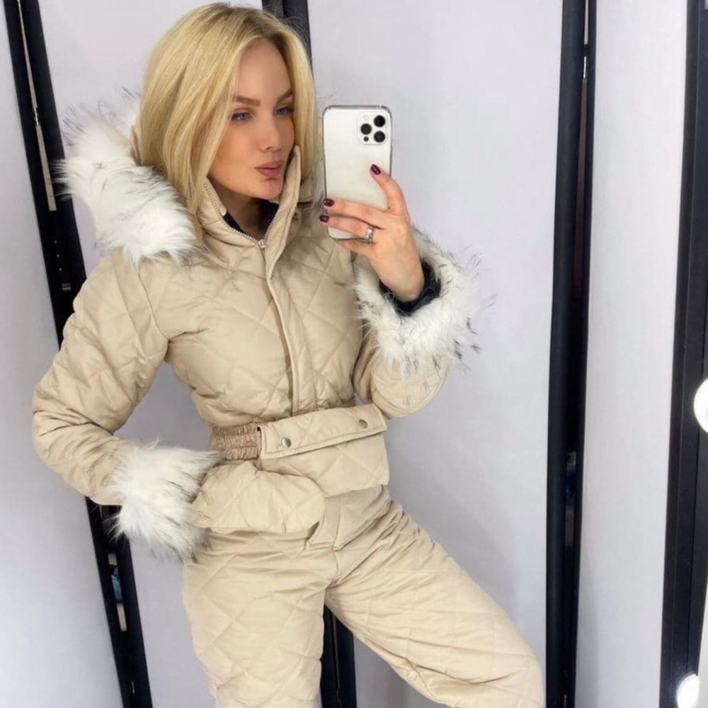 BRAND NEW snow suit w/ matching gloves and Fanny